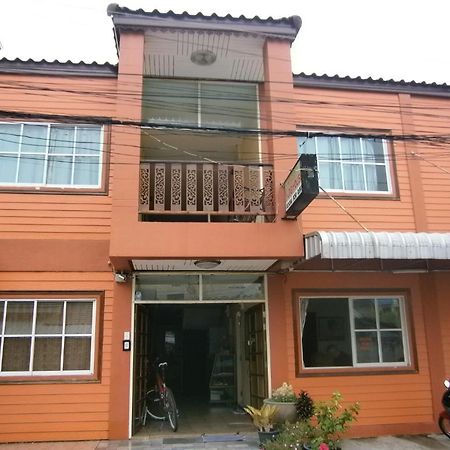 Aura House Hotel Pattaya Buitenkant foto