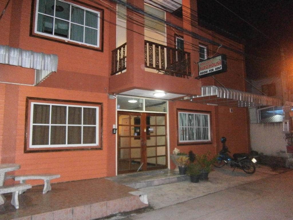 Aura House Hotel Pattaya Buitenkant foto