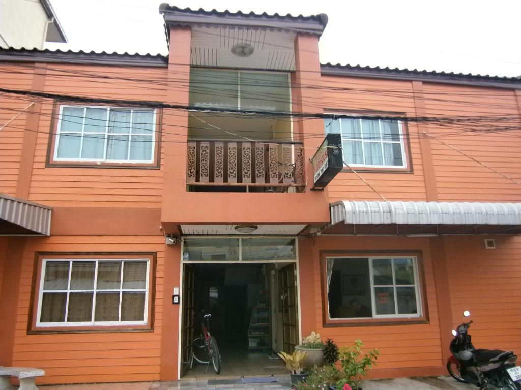 Aura House Hotel Pattaya Buitenkant foto