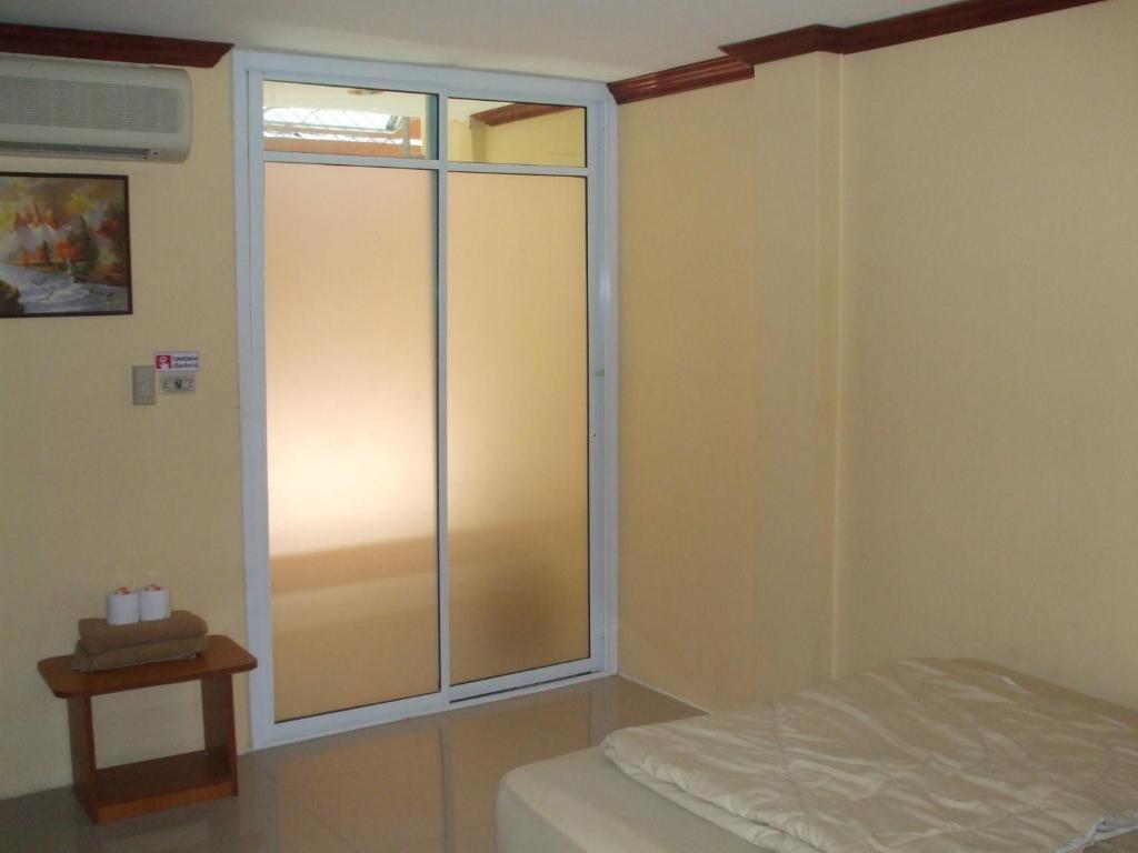 Aura House Hotel Pattaya Buitenkant foto