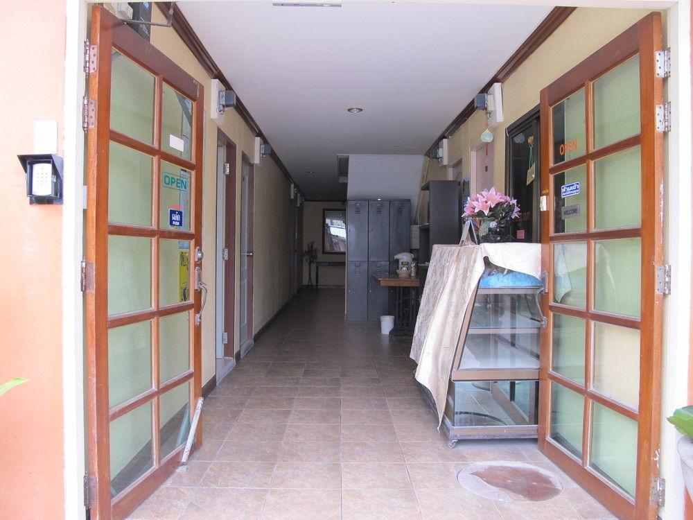 Aura House Hotel Pattaya Buitenkant foto
