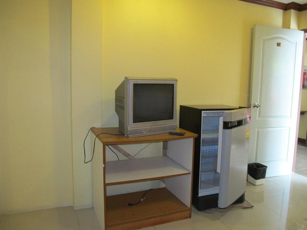 Aura House Hotel Pattaya Buitenkant foto