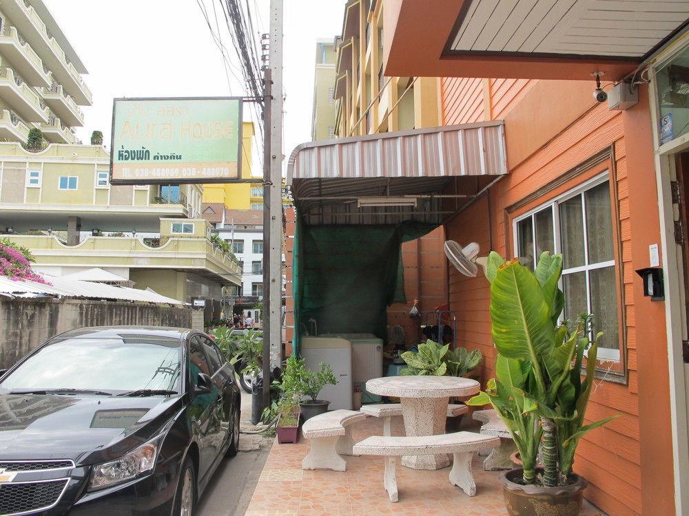 Aura House Hotel Pattaya Buitenkant foto