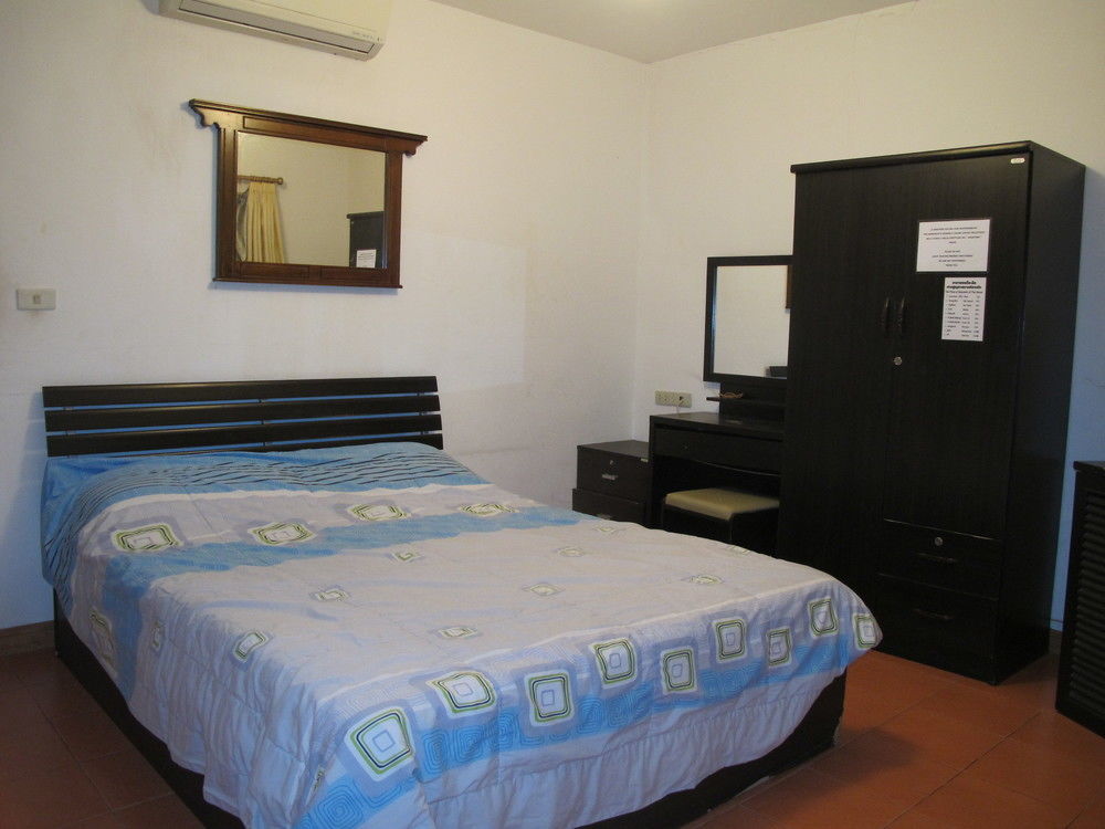 Aura House Hotel Pattaya Buitenkant foto